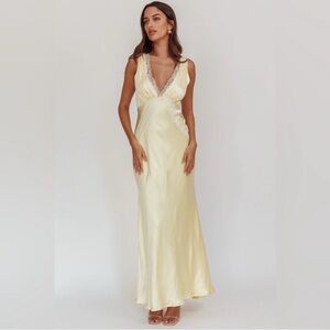 💕NEW💕 Ivonne Lace Trim V-Neck Maxi Dress Butter
